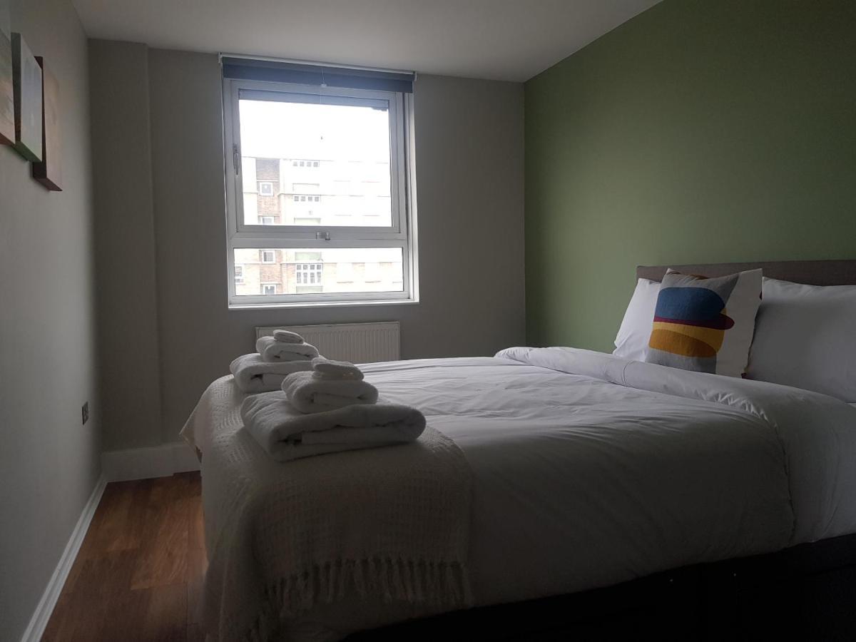 לונדון Beautiful 3-Bedroom Flat With Stunning Views מראה חיצוני תמונה